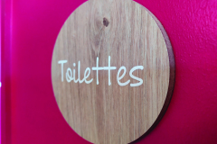 Signaletique bois toilettes